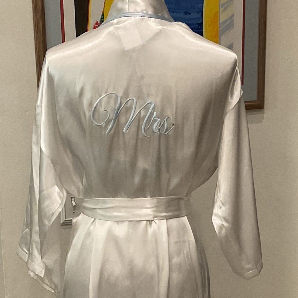 Linea Donatella Bridal Satin Lace-Trim Robe & Chemise Set - Picture 6 of 16